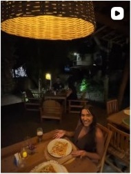 Cliente no ambiente da creperia