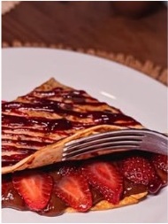 Crepe doce com morangos